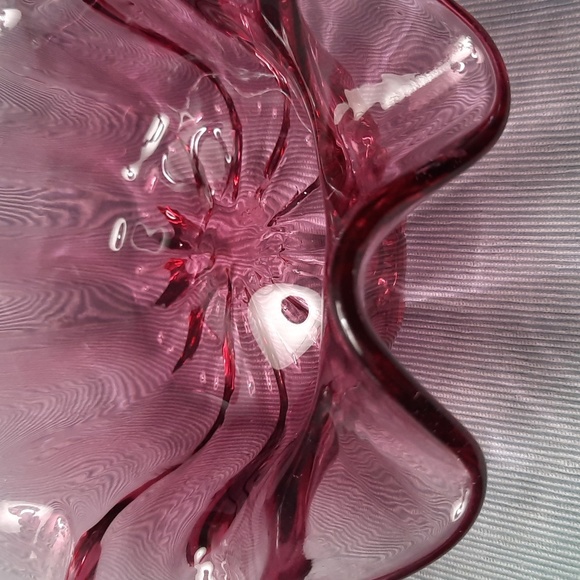 Vintage Cranberry Hand-Blown Glass bowl - Picture 4 of 5